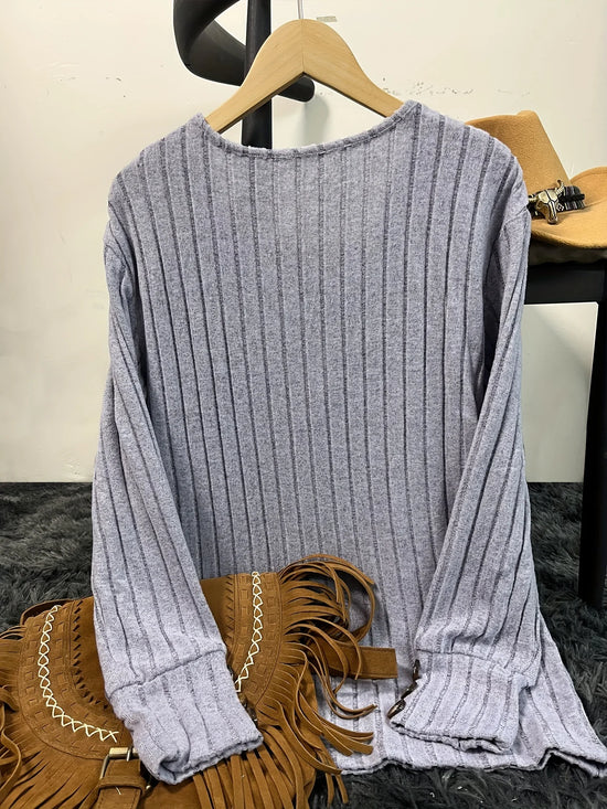 Western-Style Fashion: New Arrival — Solid-Color, Long-Sleeve V-Neck T-Shirt with Brushed Ribbed Texture and Button-Detail Sleev