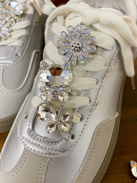 6 fashionable (Butterfly, Sunflower, Diamond Cat) shoe accessories - easy-to-install detachable DIY decorations for custom canva